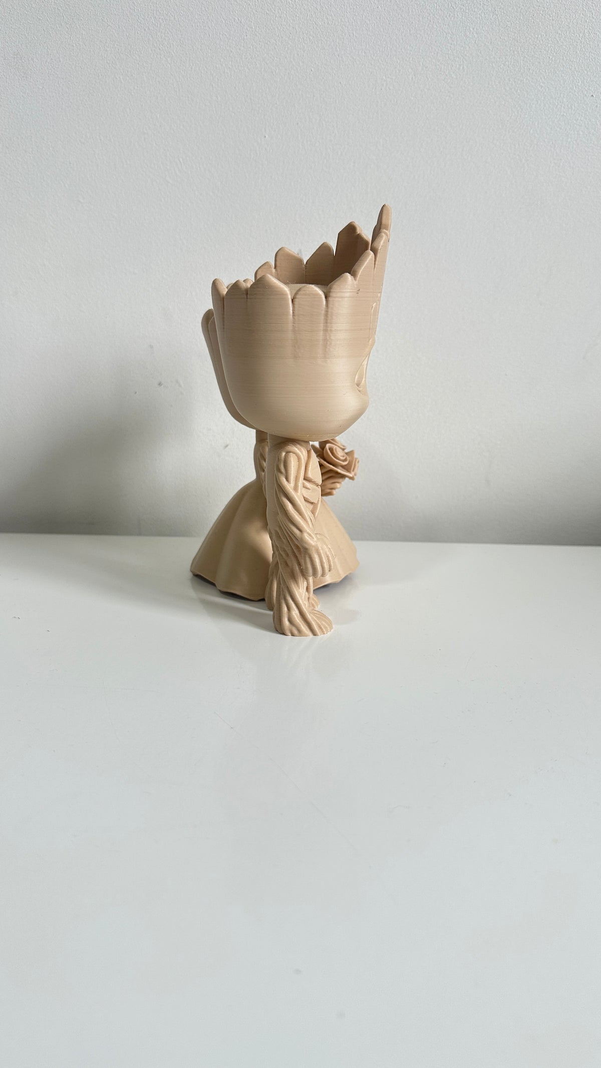 Figurine couple de mariés petits arbres beiges, vue de profil