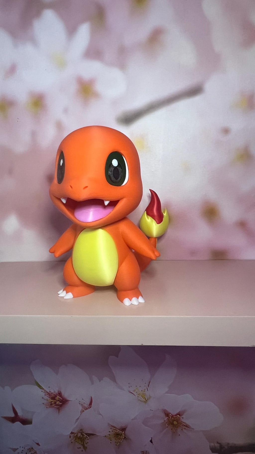 Figurine petit dragon orange style chibi, vue de face