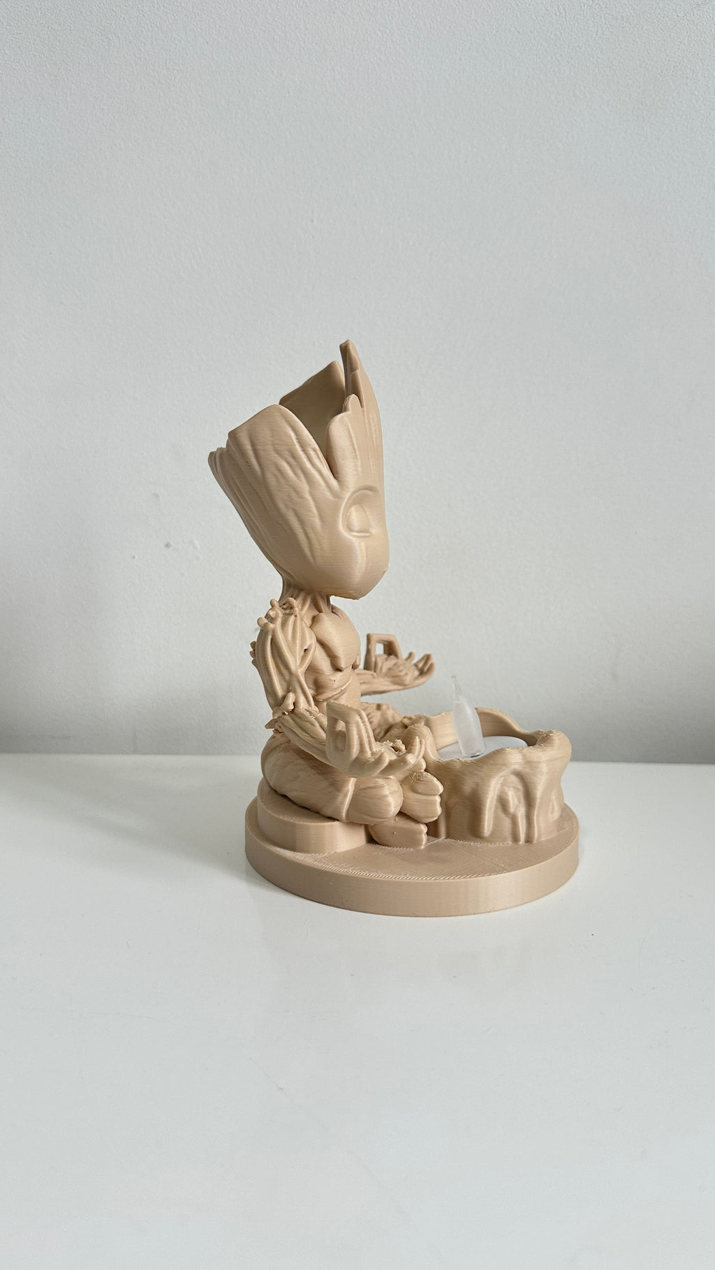 Figurine petit arbre zen beige avec bougie LED, vue de dos