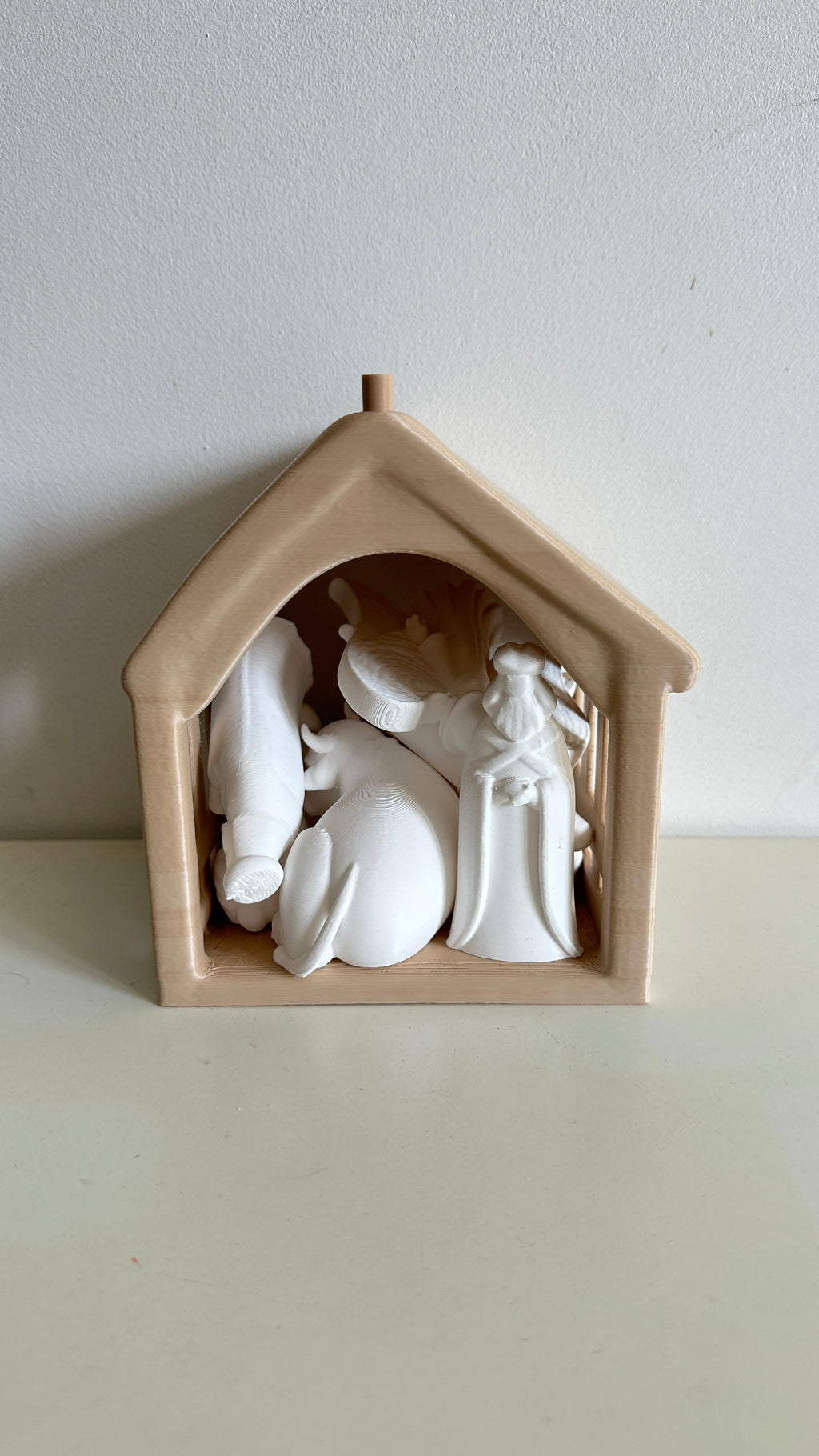 Santons rangés à l’intérieur de l’étable
