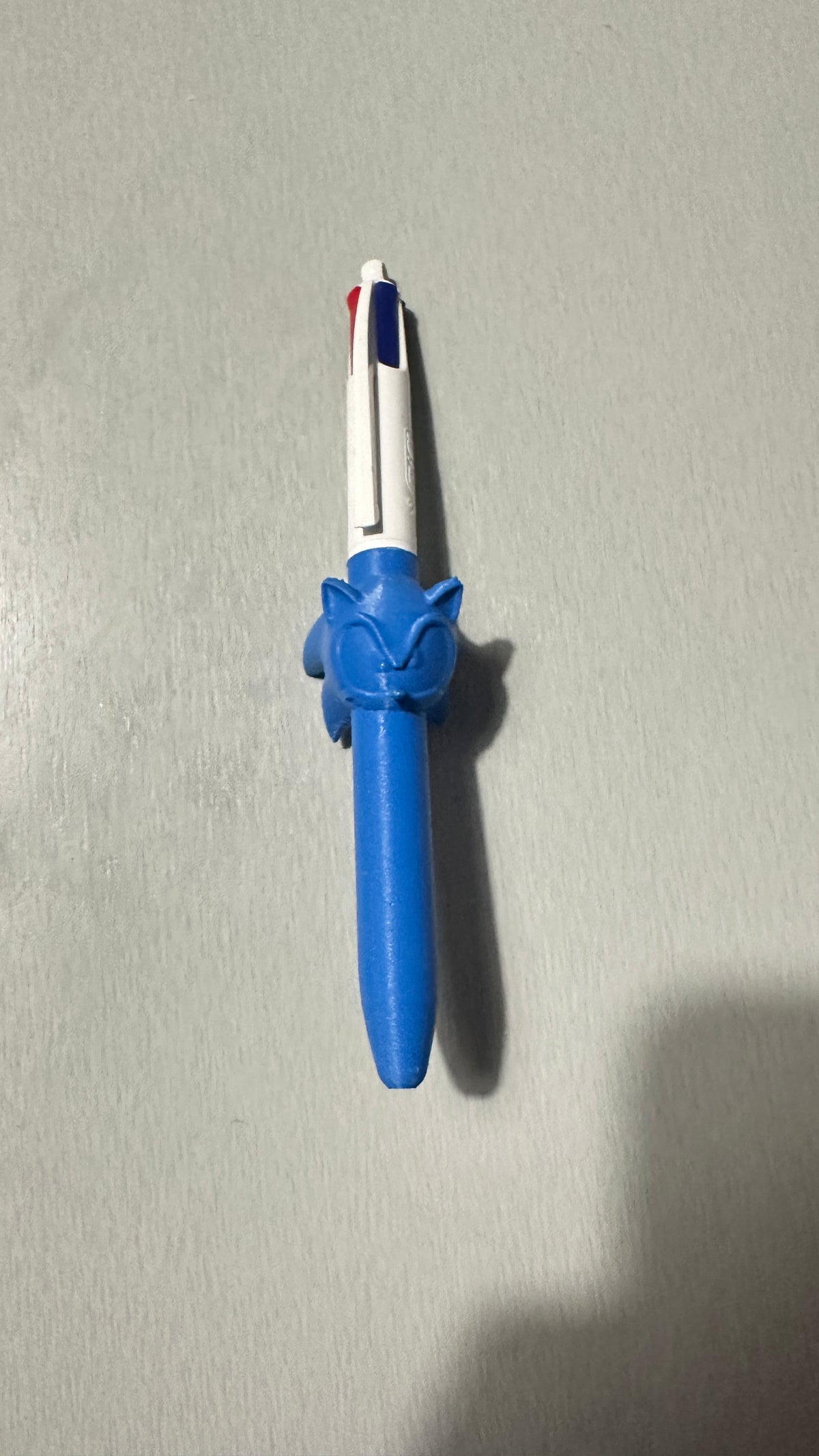Stylo 4 couleurs avec figurine bleue