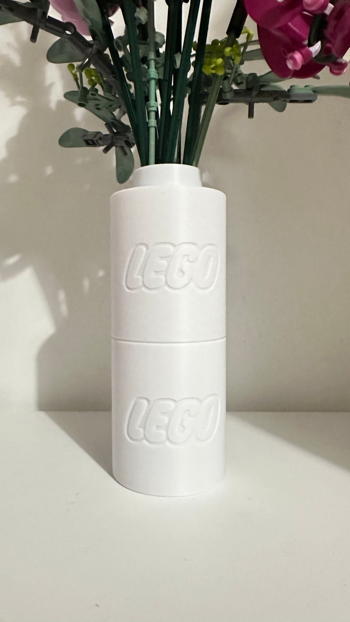 Détail du relief briques du vase blanc imprimé en 3D