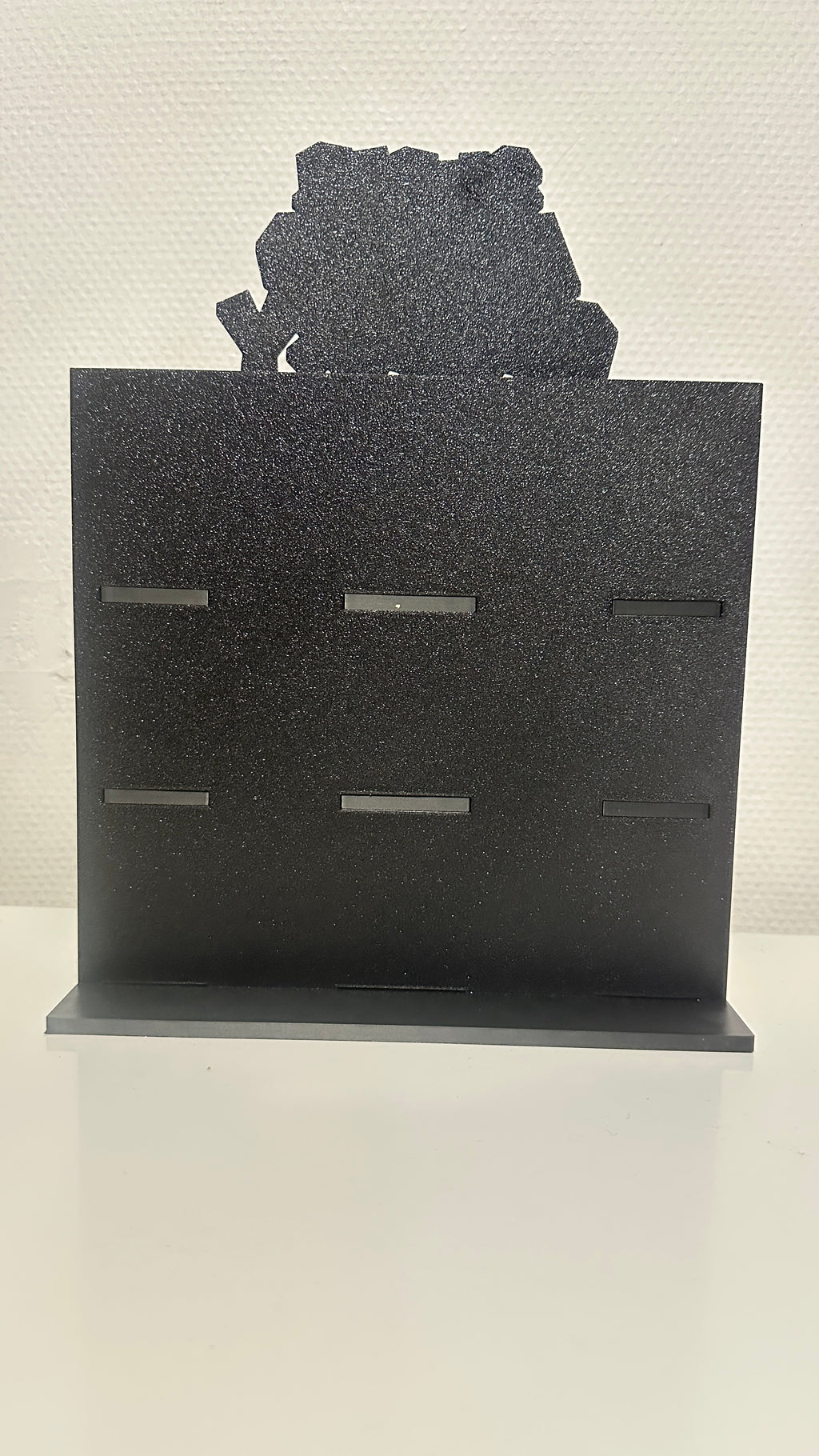 Présentoir noir vide vu de face