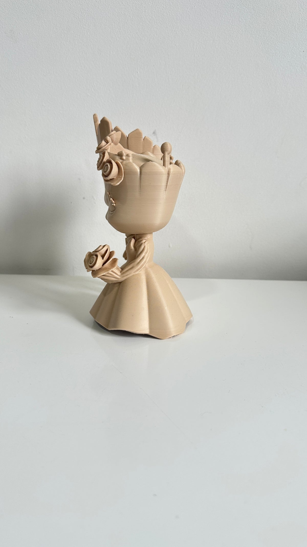 Figurine couple de mariés petits arbres beiges, vue de dos