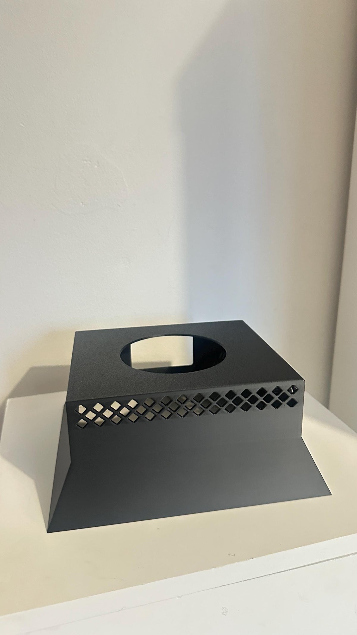 Déflecteur évasé noir avec la rampe LED en place