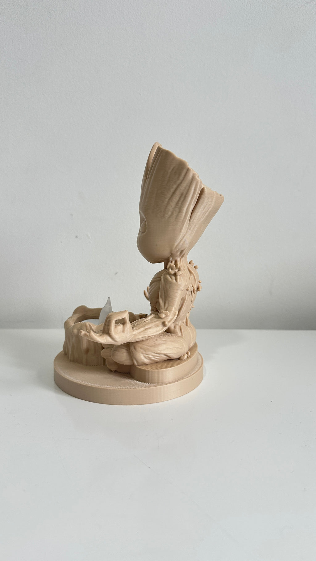 Figurine petit arbre zen beige avec bougie LED, vue de profil