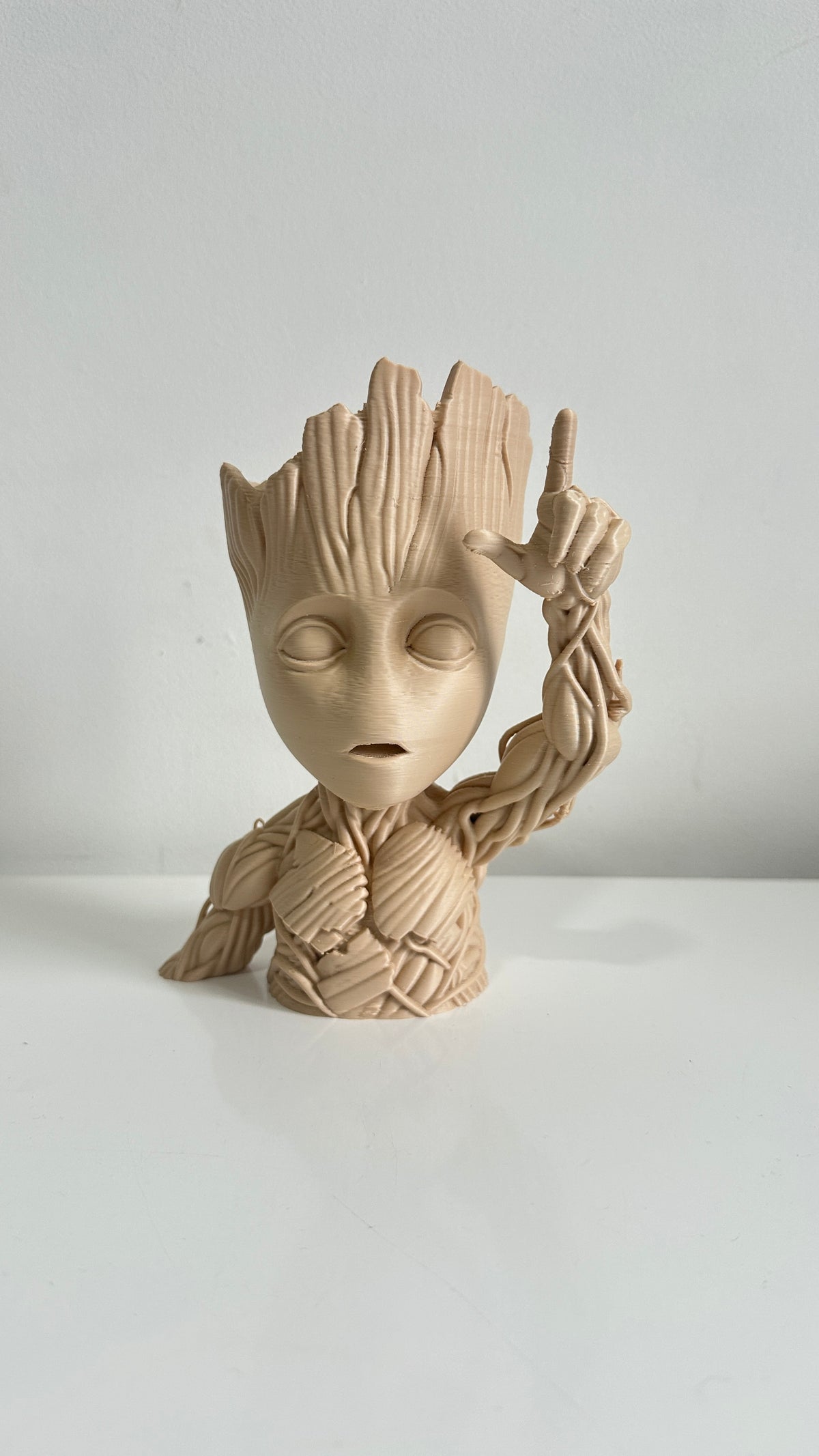 Buste de petit personnage arbre beige, vue de face