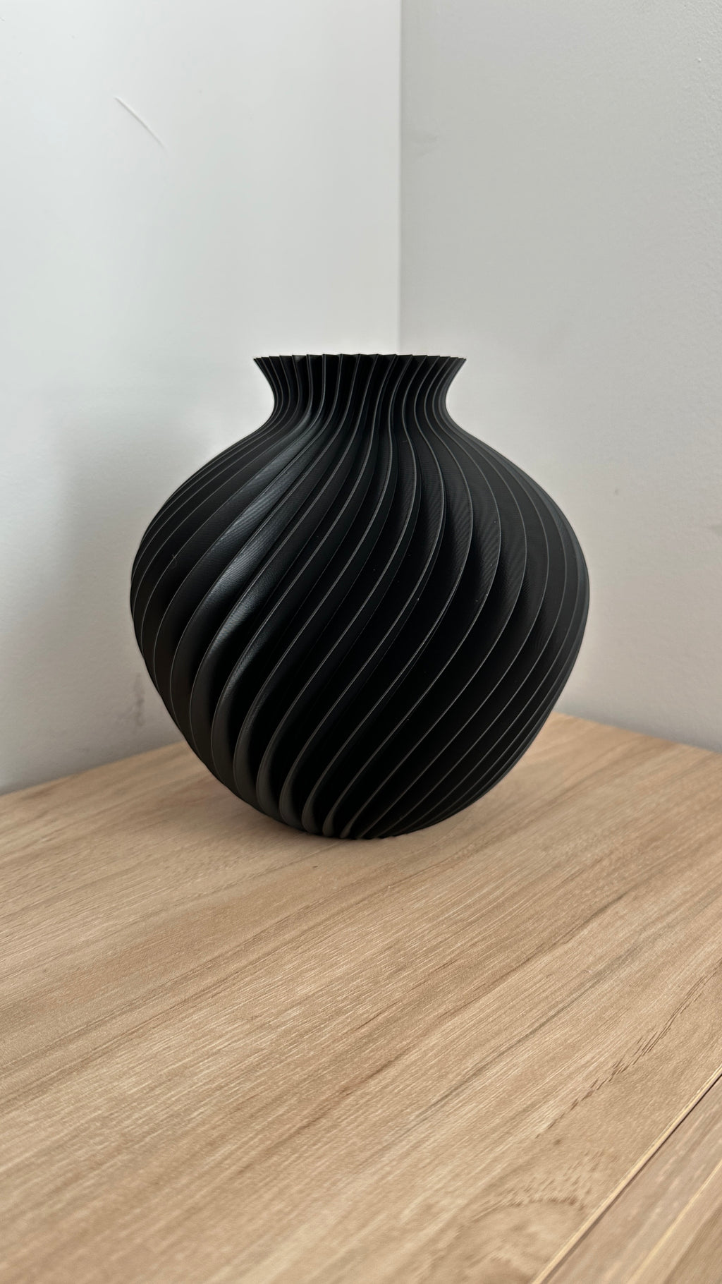 Vase boule torsadé noir