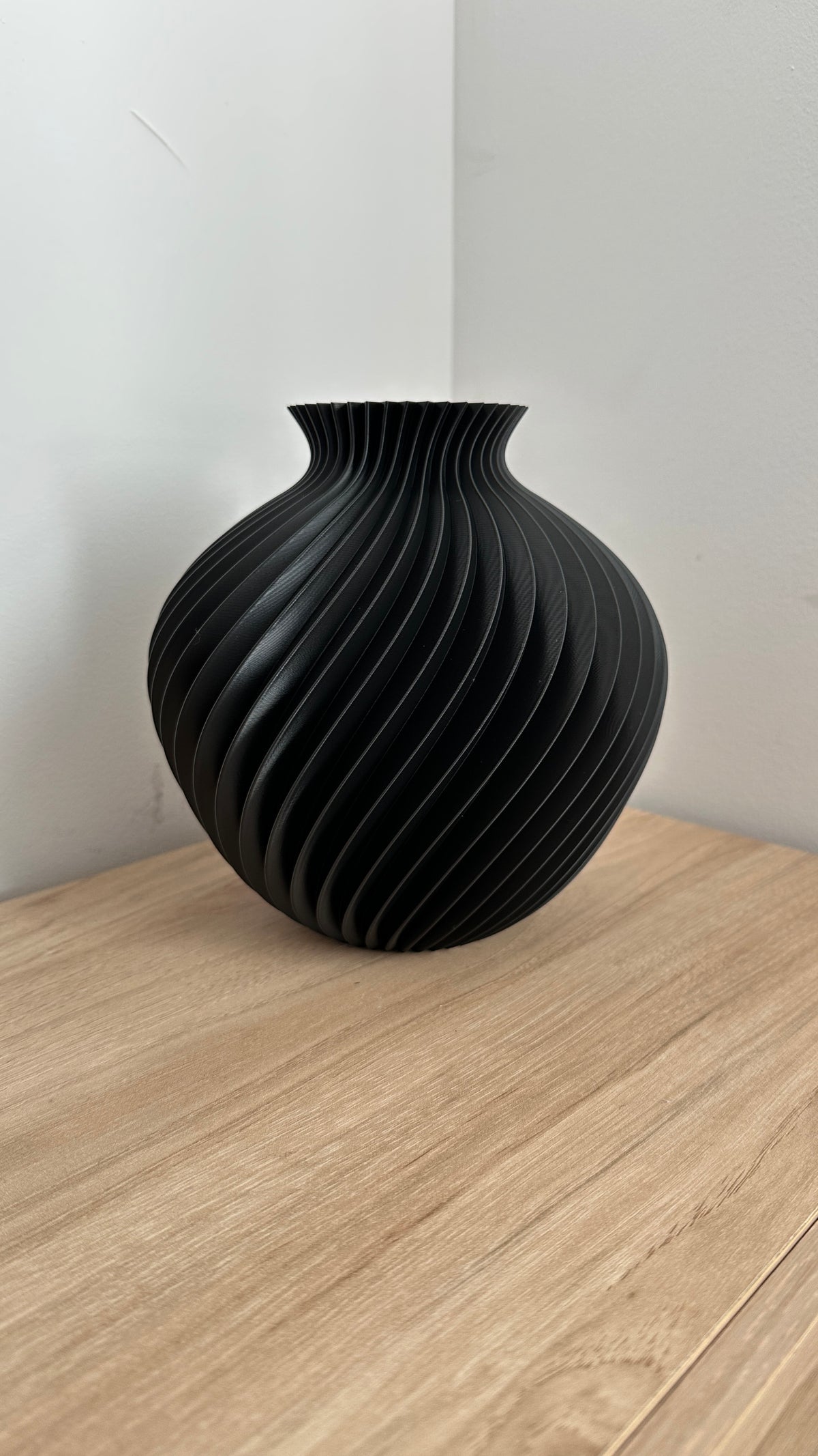 Vase boule torsadé noir